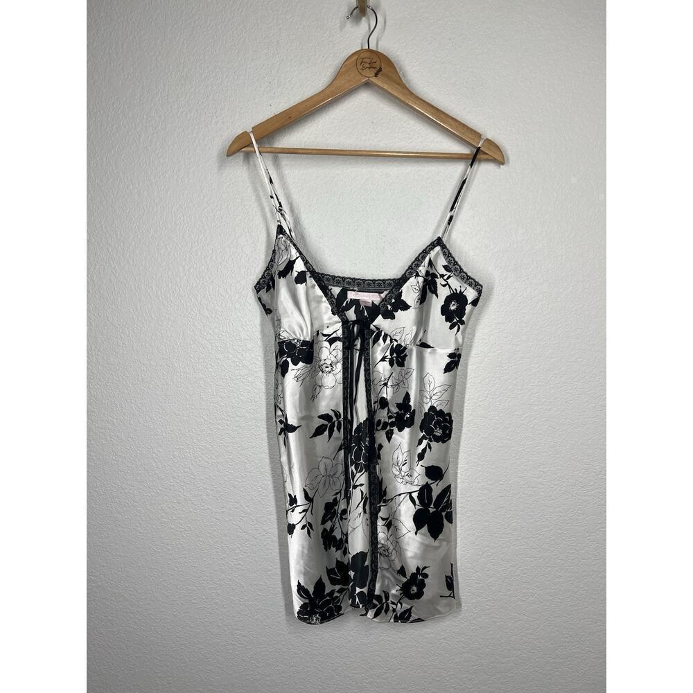 Victorias Secret Satin Tie Front Babydoll Chemise Top Large Lingerie White Black